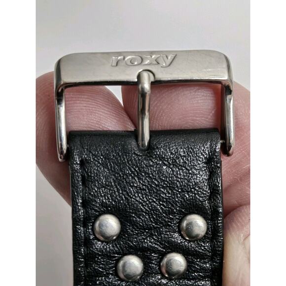 Ladies Pink Roxy Watch Soft Leather Band With Rivets Very Stylish - Picture 12 of 12